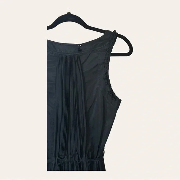 BANANA REPUBLIC MONOGRAM BLACK MINI DRESS SIZE 8 WITH PLEATS IN FRONT AND BACK - Picture 8 of 10